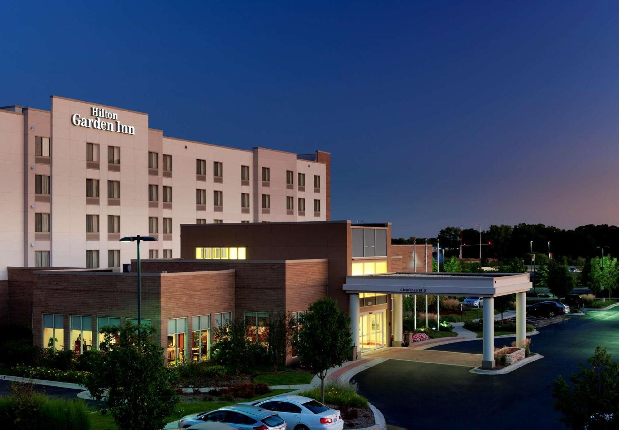 Hilton Garden Inn Lake Forest Mettawa Exterior photo