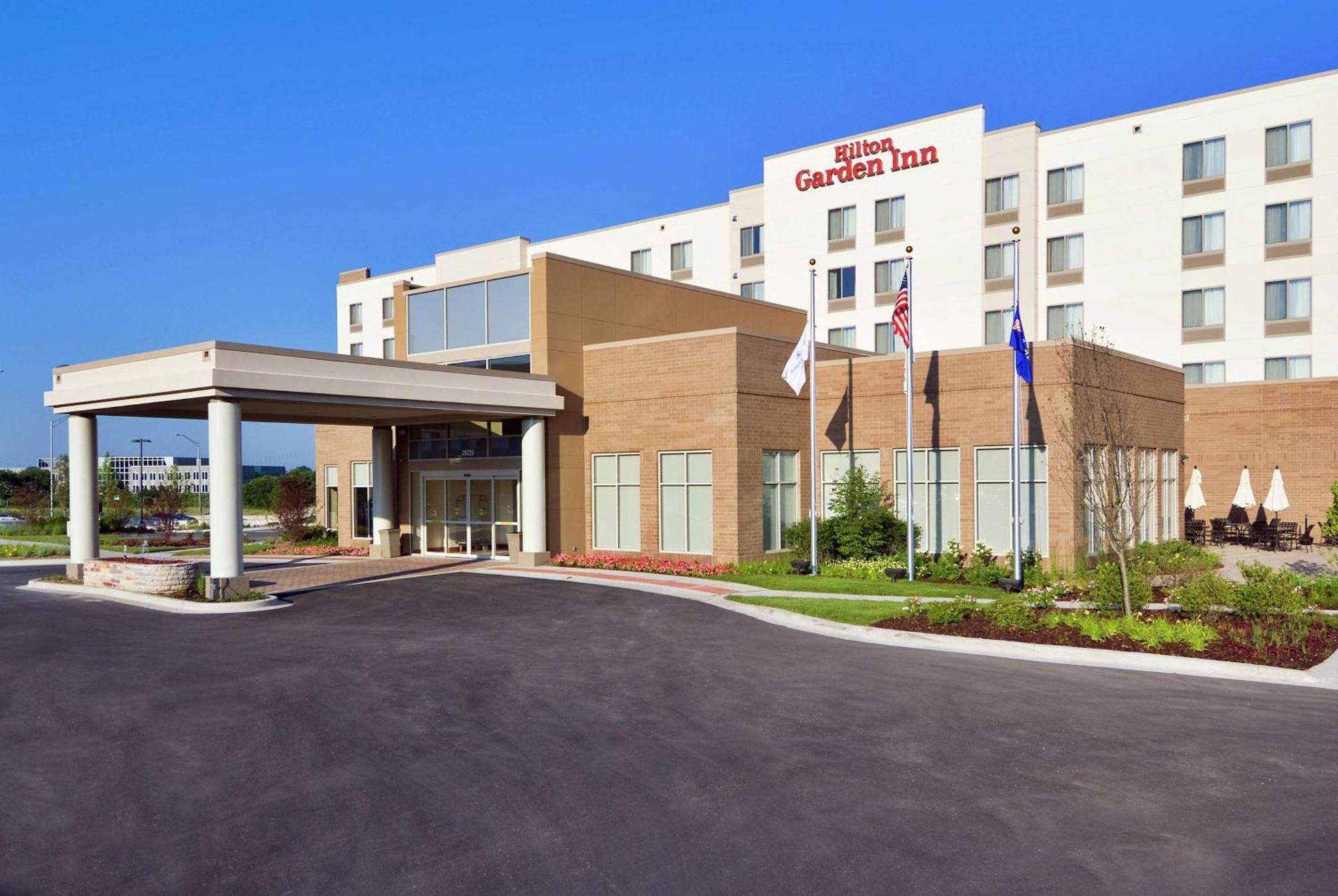 Hilton Garden Inn Lake Forest Mettawa Exterior photo