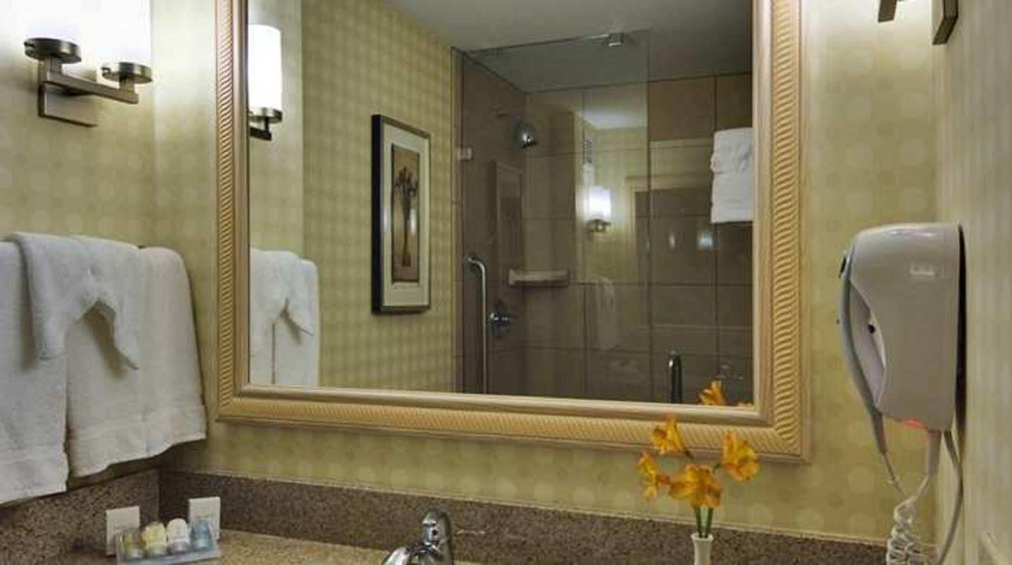 Hilton Garden Inn Lake Forest Mettawa Room photo